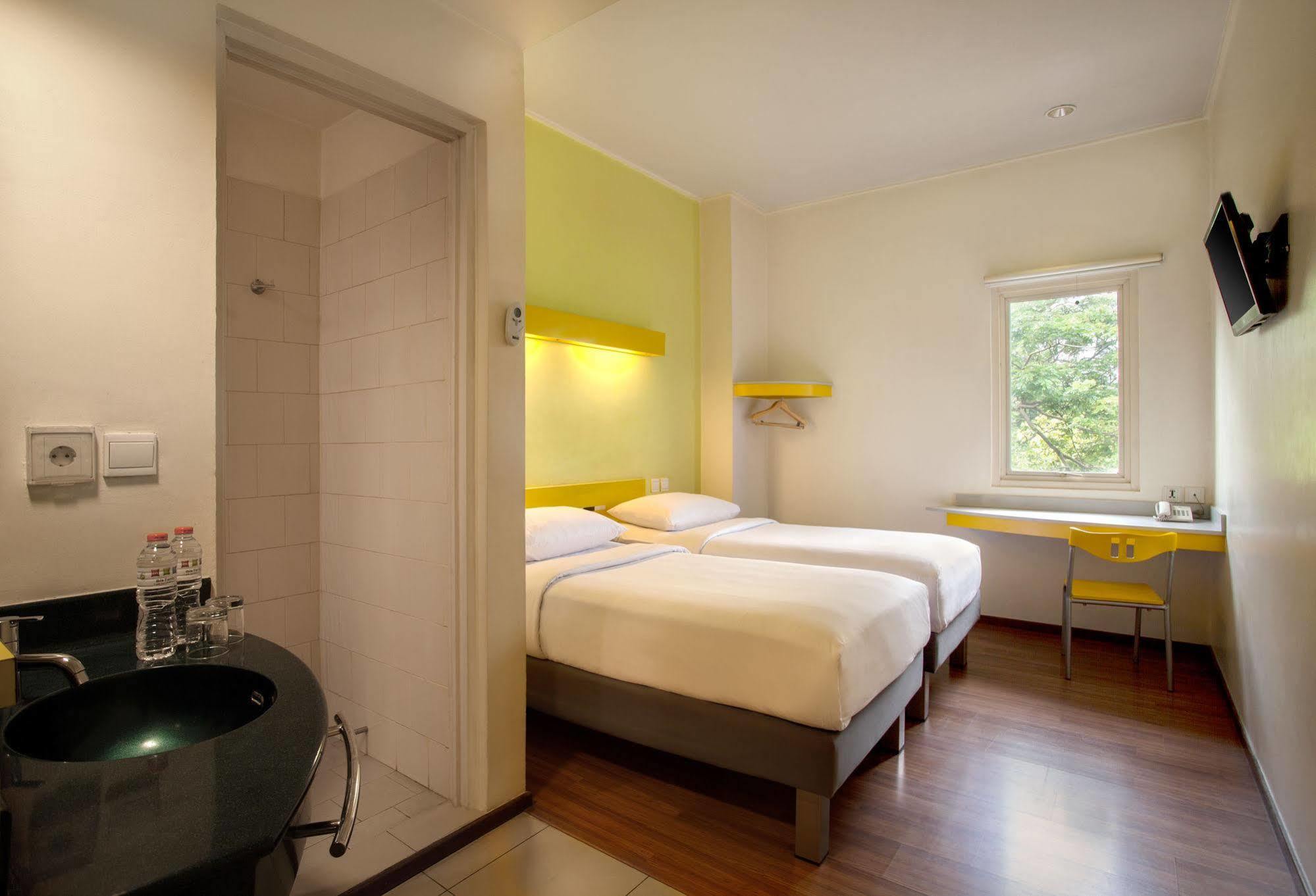 Ibis Budget Jakarta Menteng Luaran gambar