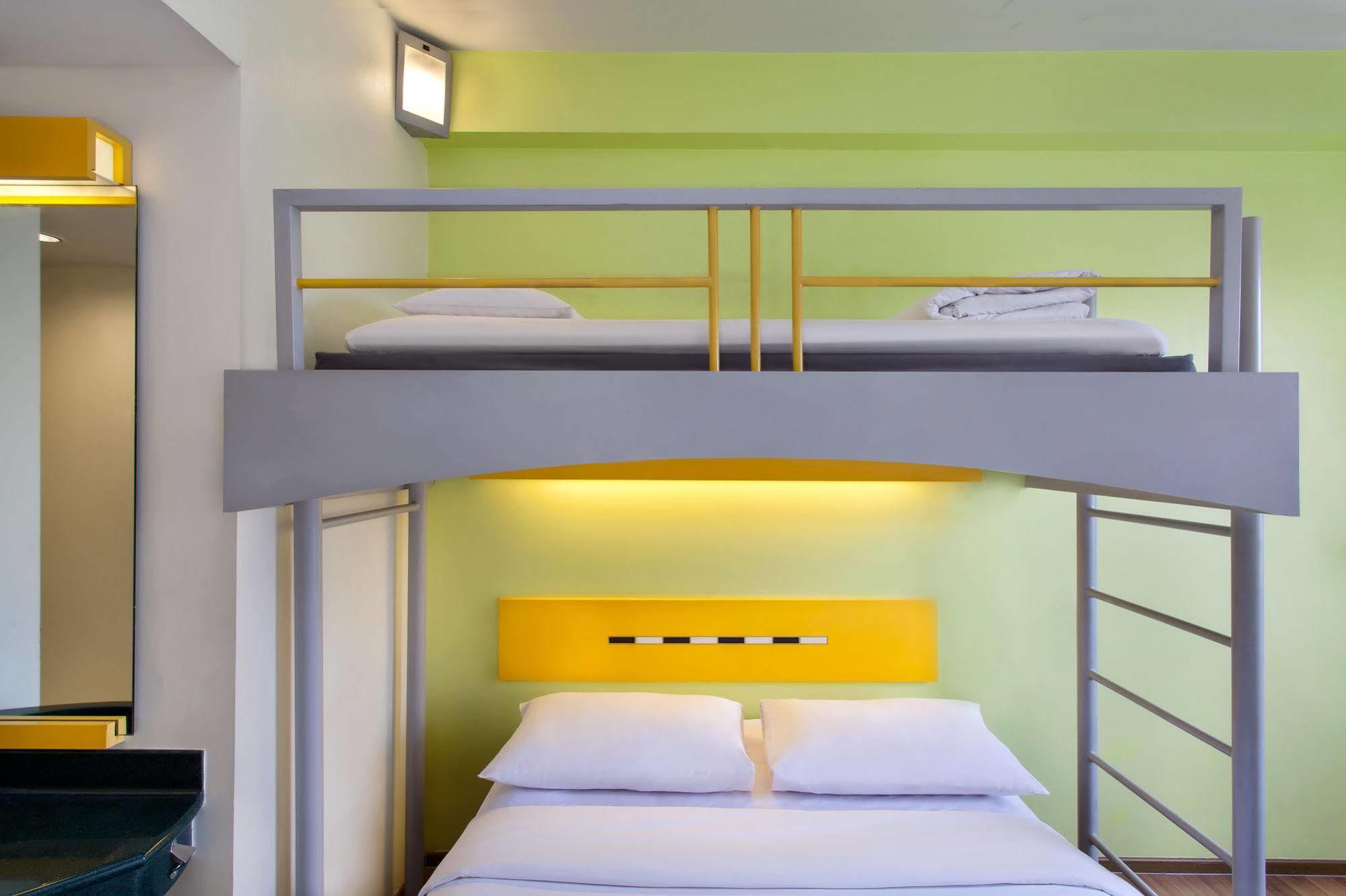 Ibis Budget Jakarta Menteng Luaran gambar