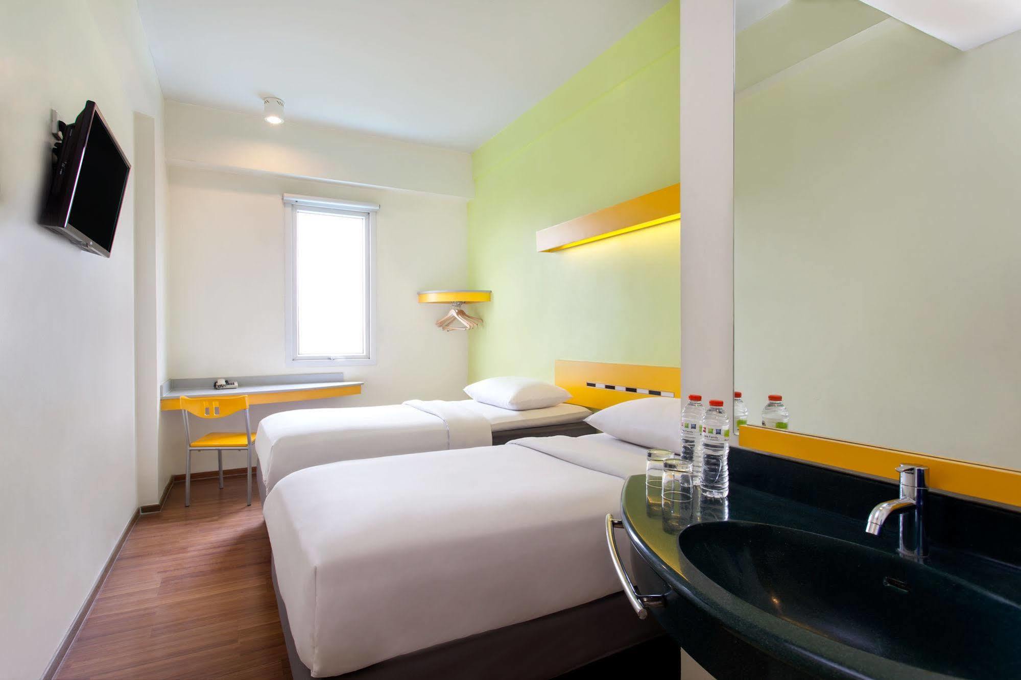 Ibis Budget Jakarta Menteng Luaran gambar