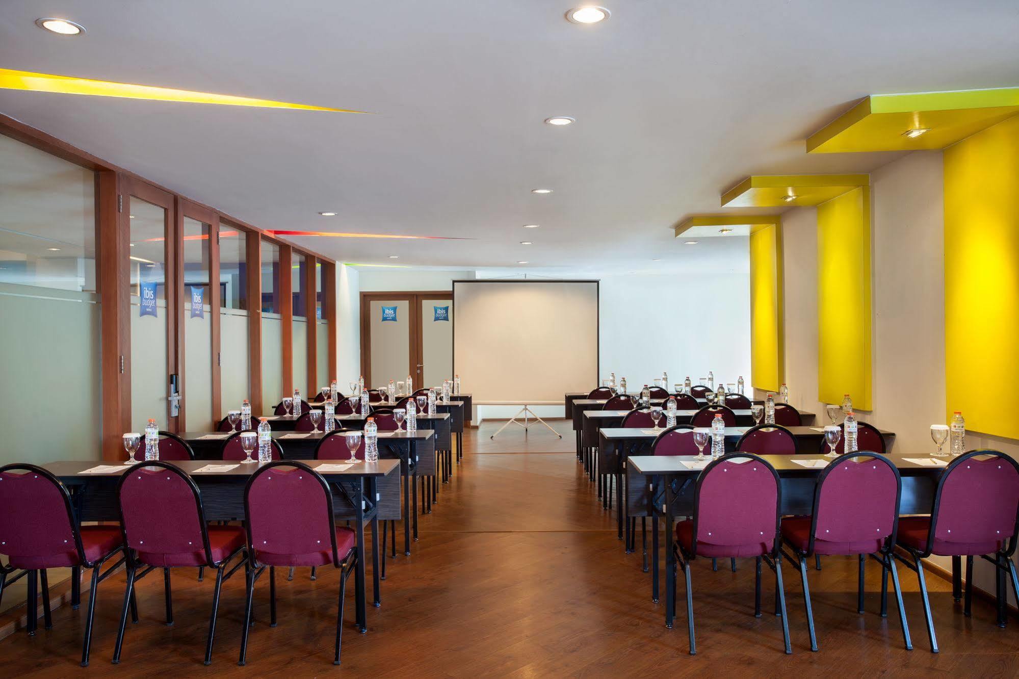 Ibis Budget Jakarta Menteng Luaran gambar