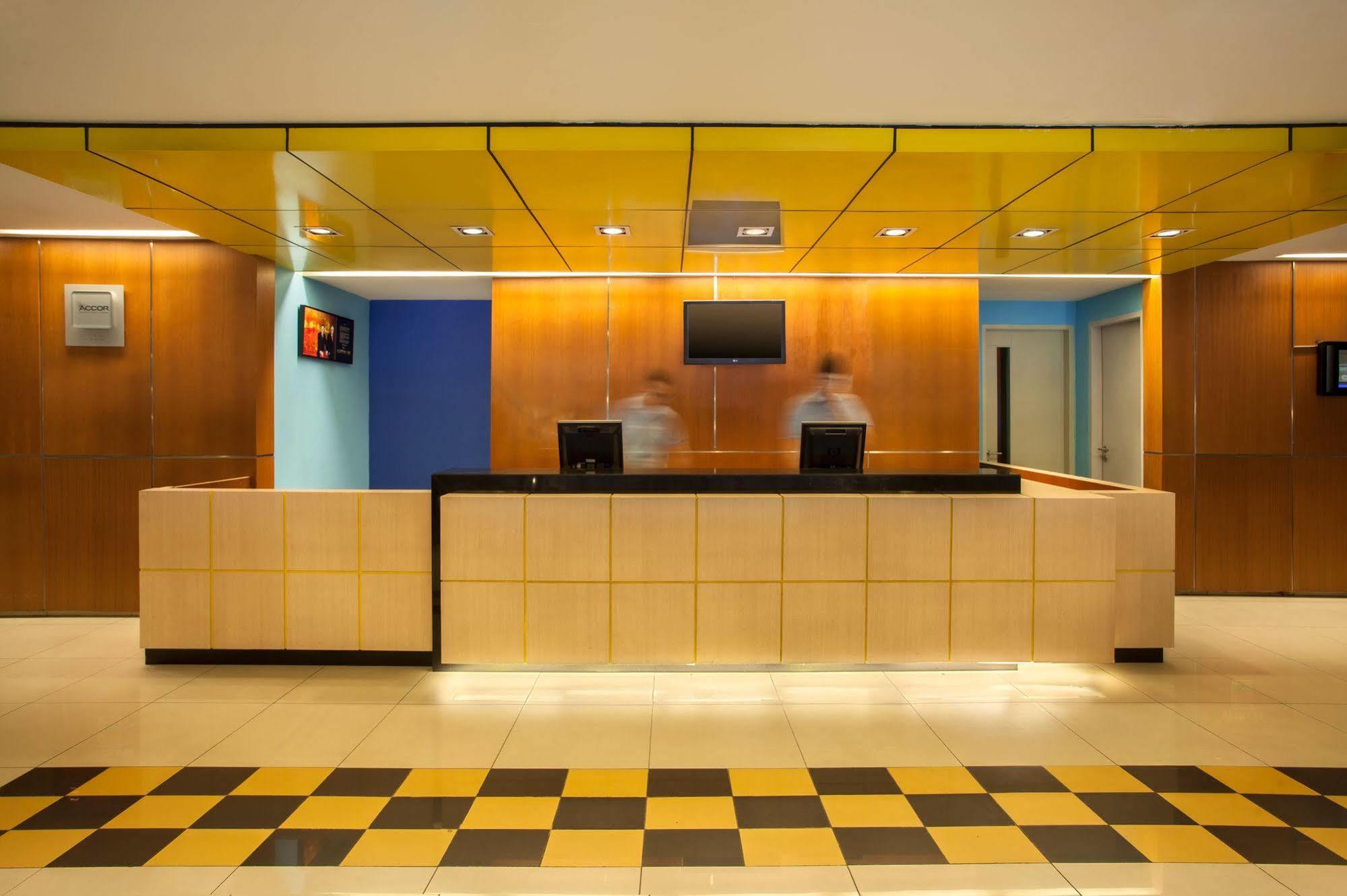 Ibis Budget Jakarta Menteng Luaran gambar